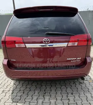 Toyota Sienna XLE FWD 2006 Red