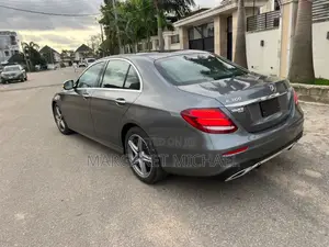 Mercedes-Benz E300 4Matic AWD Sedan (2.0L 4cyl 9A) 2017 Gray