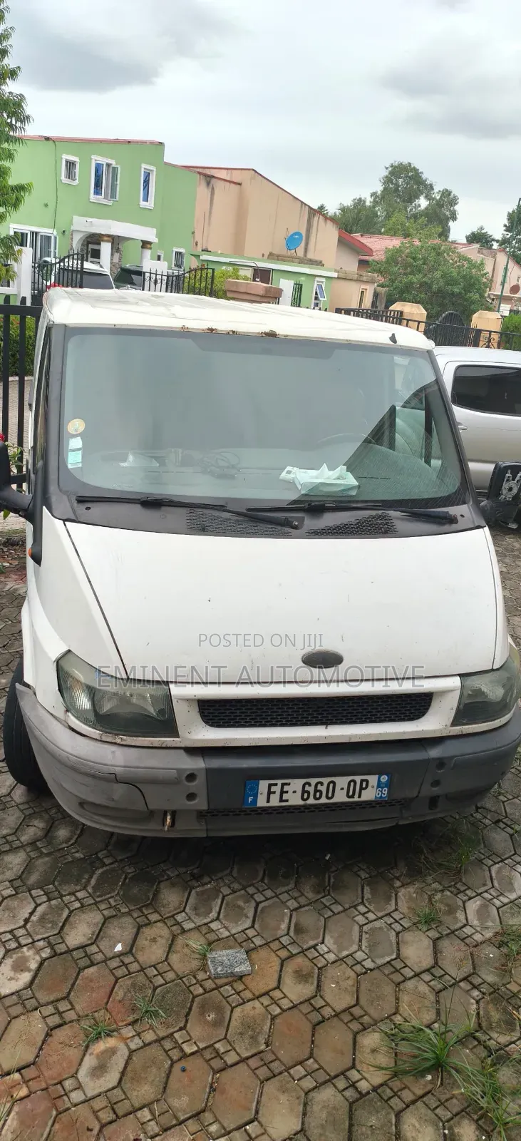 Ford B700 1995 White
