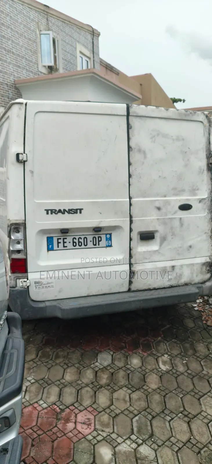 Ford B700 1995 White