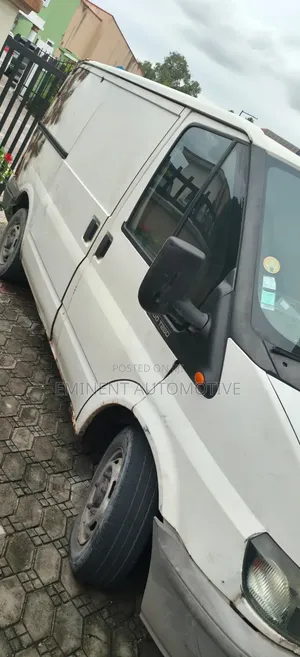 Ford B700 1995 White