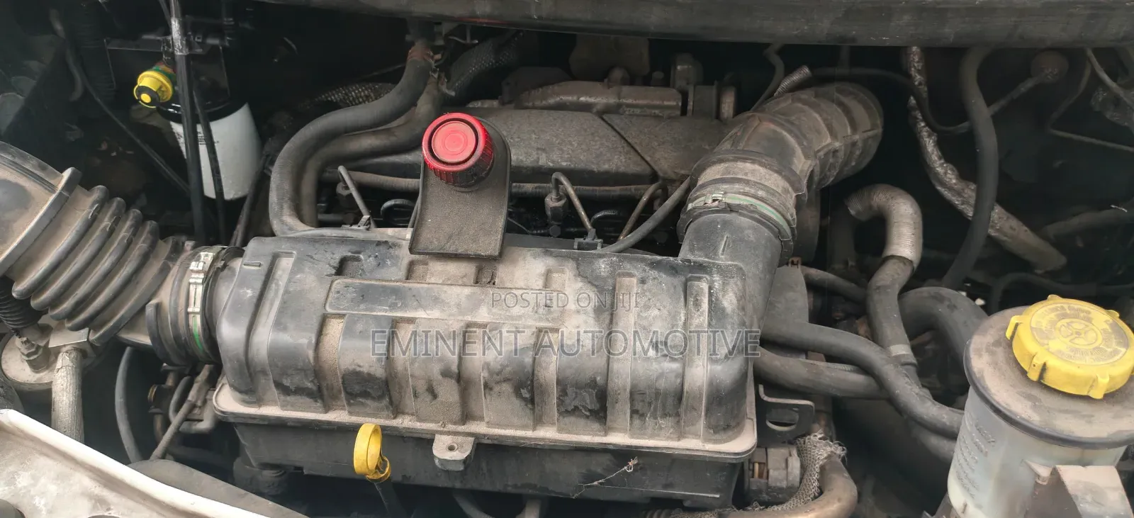 Ford B700 1995 White