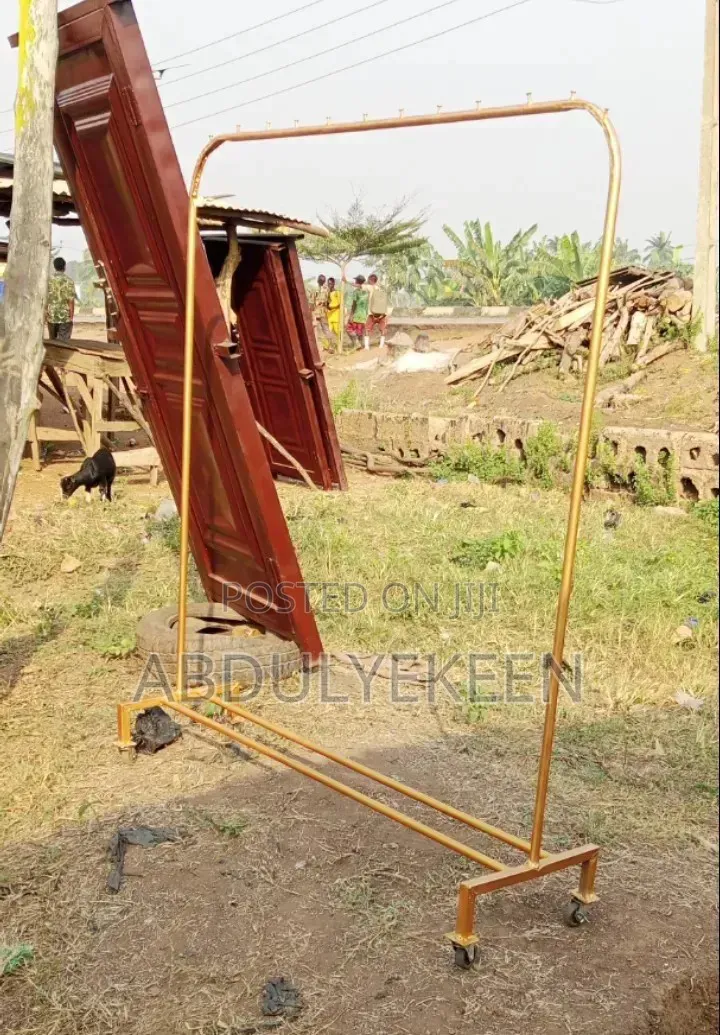 Single Pole Rack