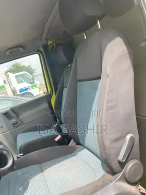 Volkswagen Transporter 2000 Yellow