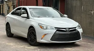 Toyota Camry SE 4dr Sedan (2.5L 4cyl 6A) 2017 White
