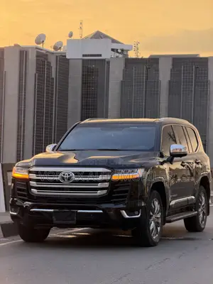 Toyota Land Cruiser LC300 2024 Black