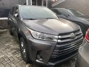 Toyota Highlander Limited 4x4 V6 (3.5L 6cyl 8A) 2018 Gray