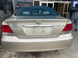 Toyota Camry LE 4dr Sedan (2.4L 4cyl 5A) 2005 Gold