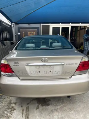 Toyota Camry LE 4dr Sedan (2.4L 4cyl 5A) 2005 Gold