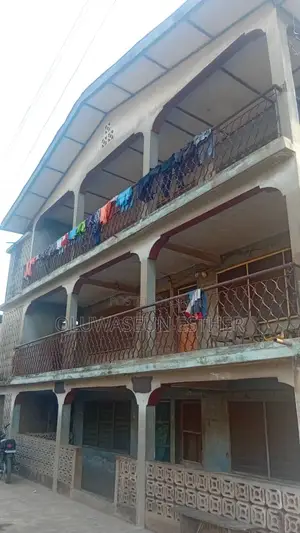 3bdrm Block of Flats in Alakia for sale