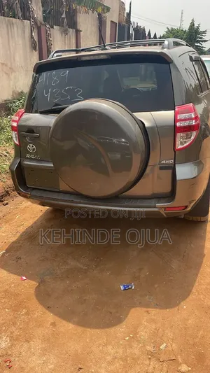 Toyota RAV4 2.5 4x4 2011 Gold