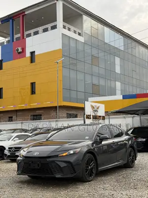 Toyota Camry SE 2025 Gray