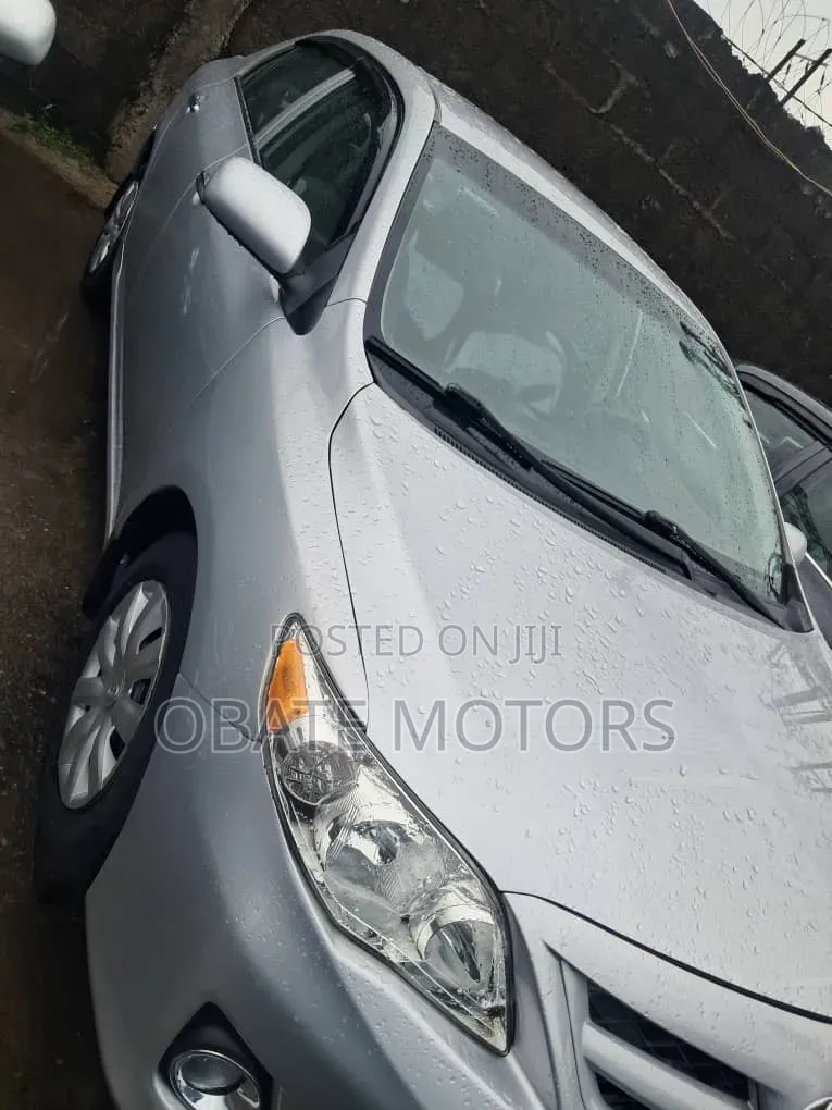 Toyota Corolla 2010 Silver
