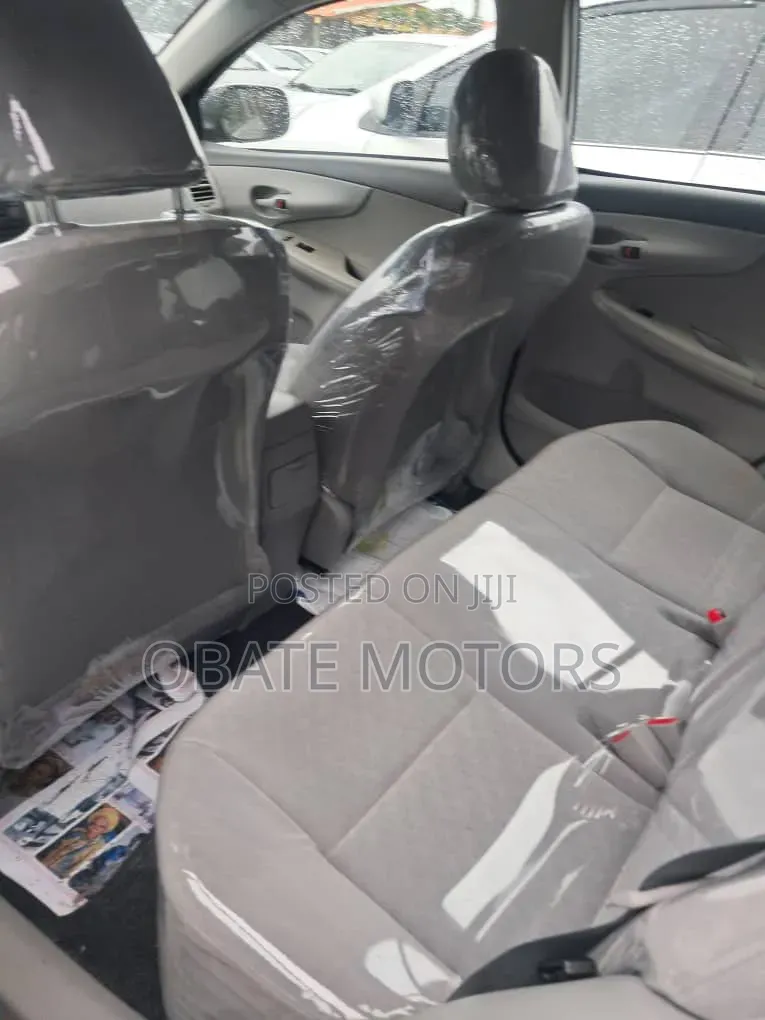 Toyota Corolla 2010 Silver