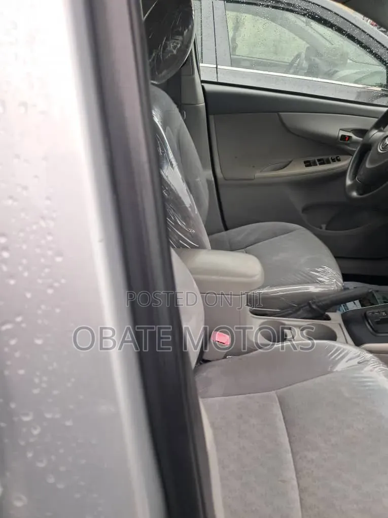 Toyota Corolla 2010 Silver