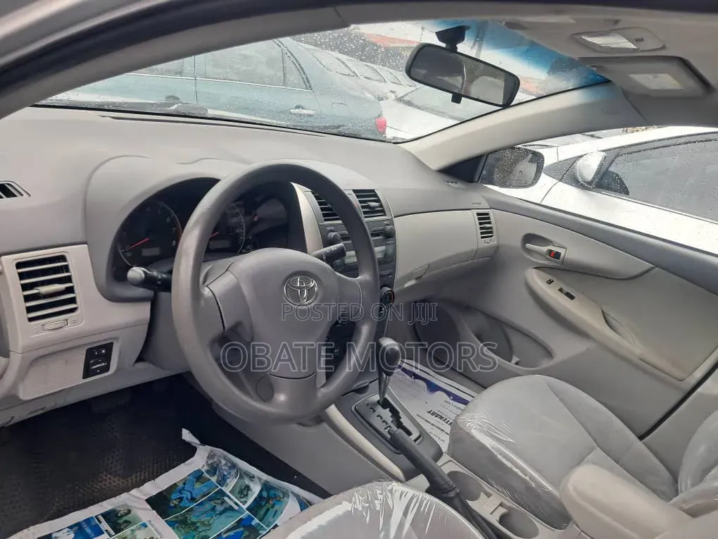 Toyota Corolla 2010 Silver