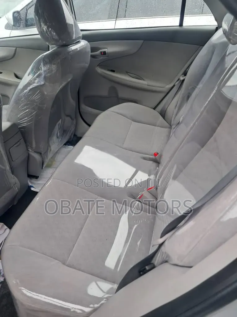Toyota Corolla 2010 Silver
