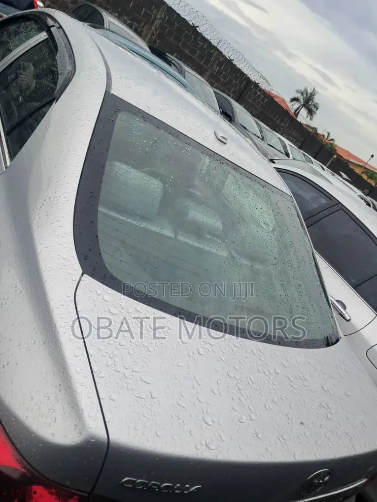 Toyota Corolla 2010 Silver