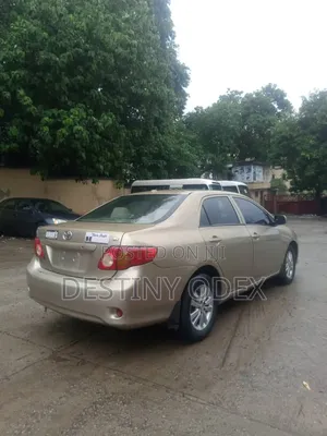 Toyota Corolla 2010 Gold
