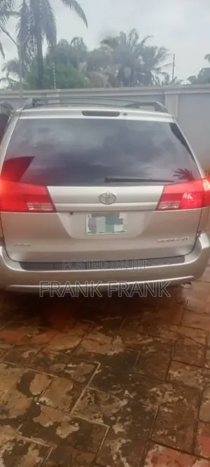 Toyota Sienna 2005 Silver