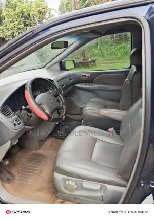 Toyota Sienna 2004 Blue