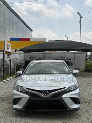 Toyota Camry SE FWD (2.5L 4cyl 8AM) 2018 Silver