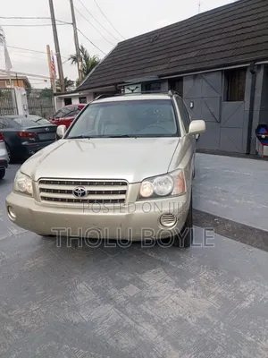 Toyota Highlander Base FWD 2003 Gold