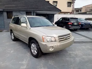 Toyota Highlander Base FWD 2003 Gold