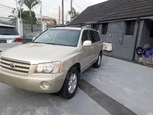 Toyota Highlander Base FWD 2003 Gold