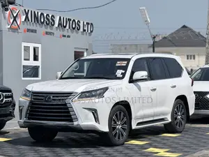 Lexus LX 570 AWD 2018 White