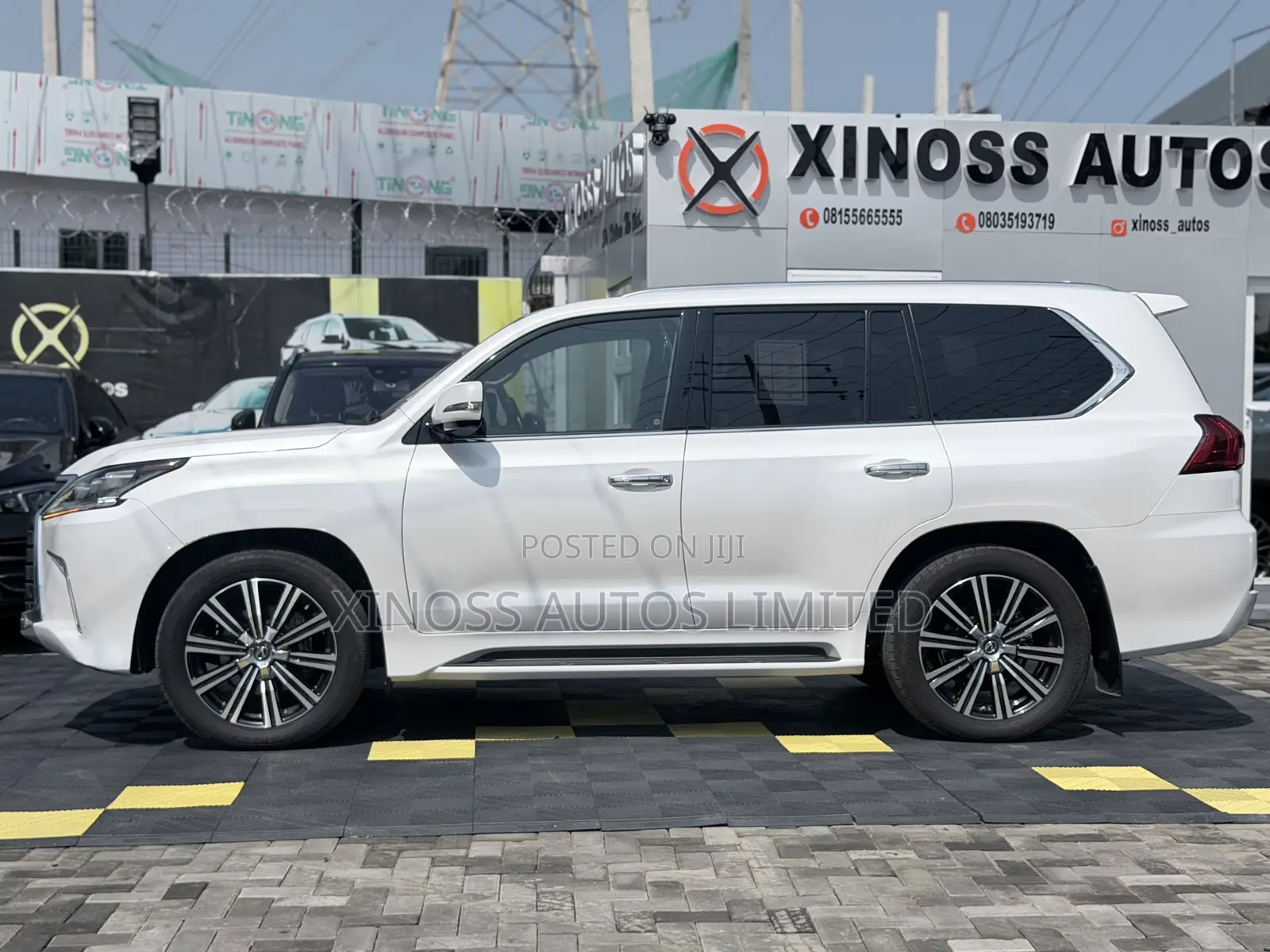 Lexus LX 570 AWD 2018 White