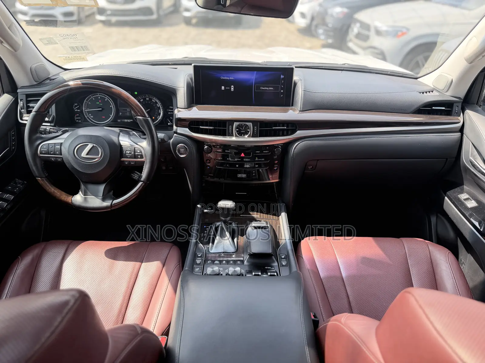 Lexus LX 570 AWD 2018 White