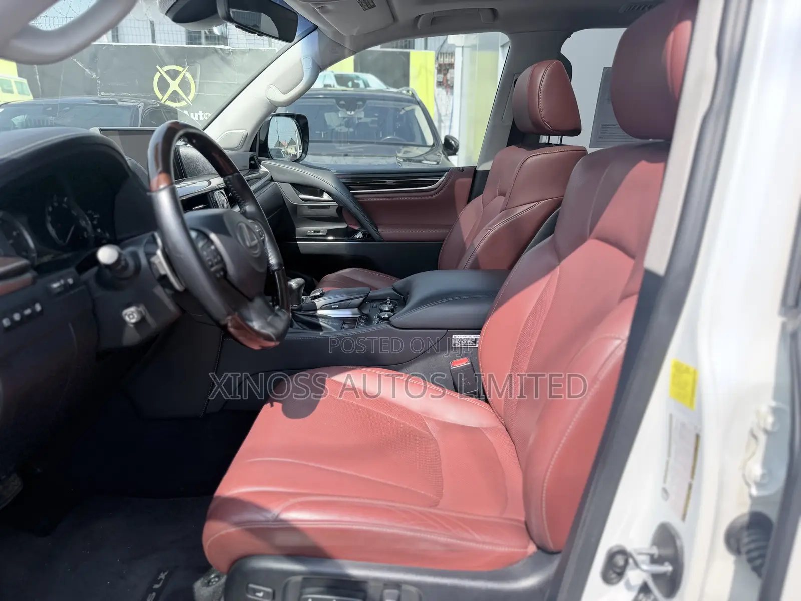 Lexus LX 570 AWD 2018 White