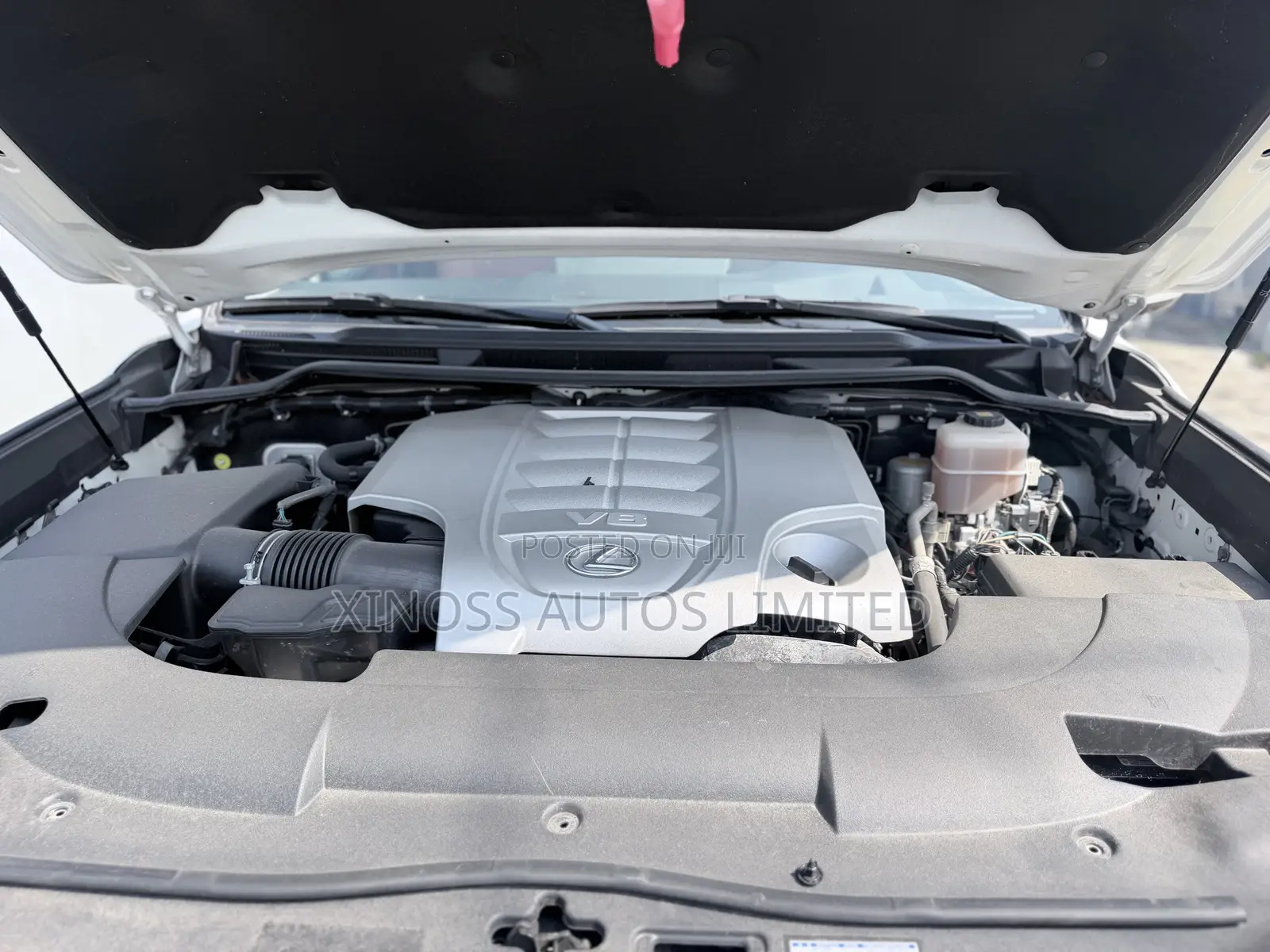 Lexus LX 570 AWD 2018 White