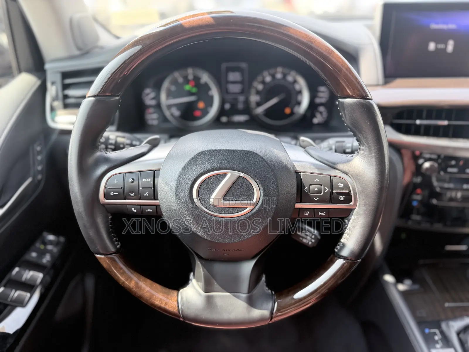 Lexus LX 570 AWD 2018 White