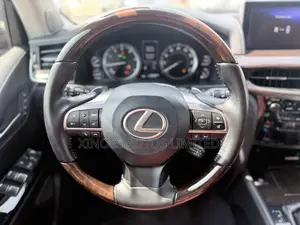 Lexus LX 570 AWD 2018 White