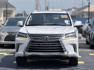 Lexus LX 570 AWD 2018 White