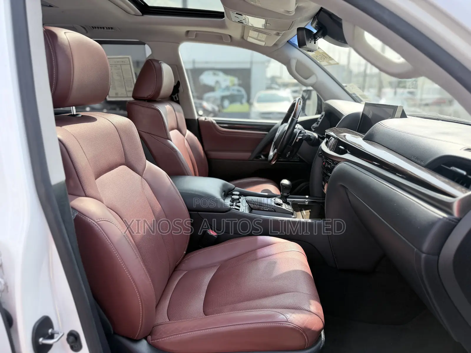 Lexus LX 570 AWD 2018 White