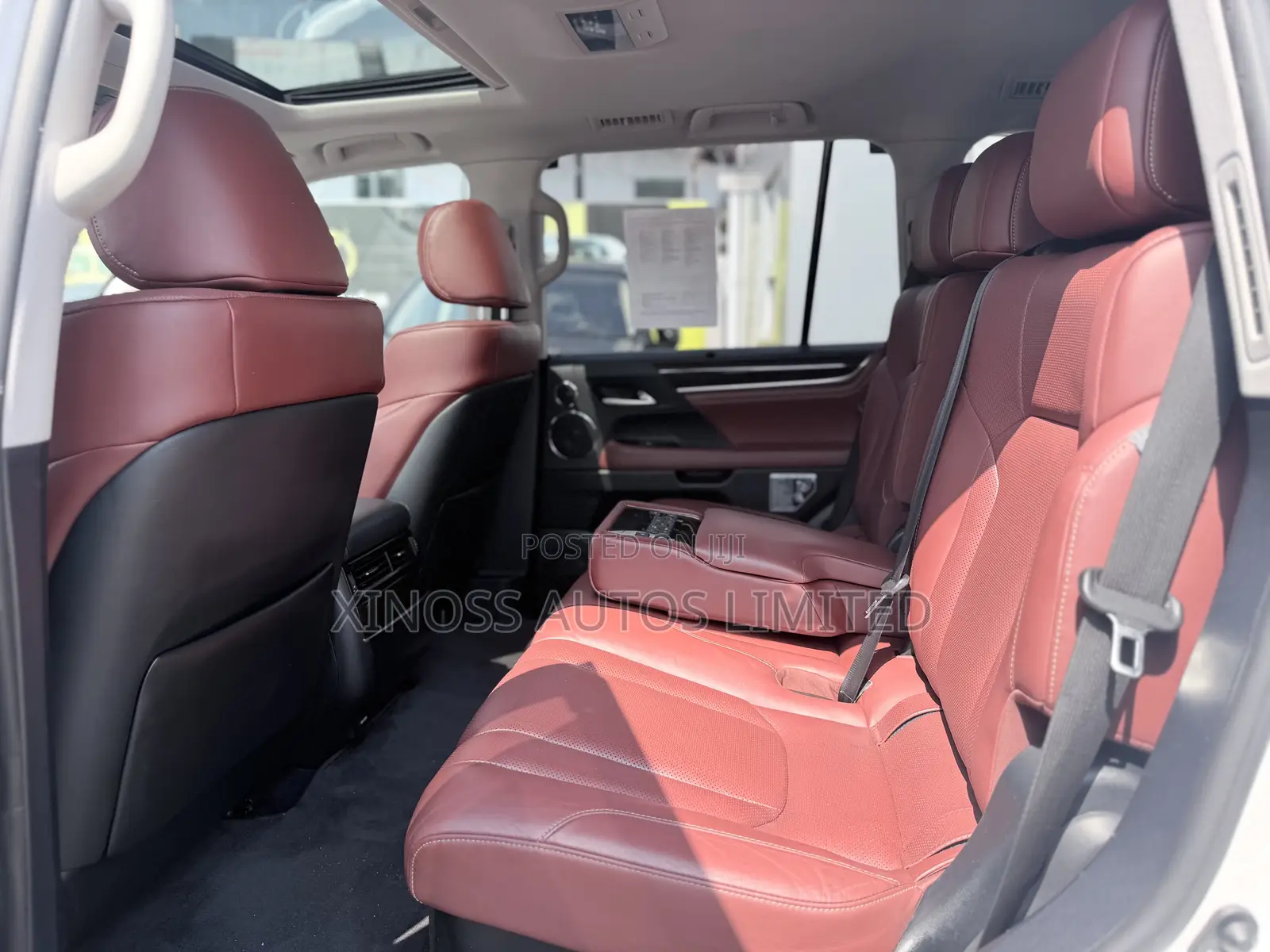 Lexus LX 570 AWD 2018 White