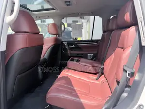 Lexus LX 570 AWD 2018 White