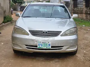 Toyota Camry LE 4dr Sedan (2.4L 4cyl 5M) 2004 Silver