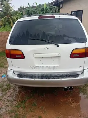Toyota Sienna 2000 White