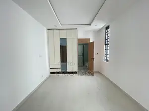 4bdrm Duplex in Chevron for sale
