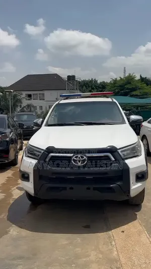 Toyota Hilux 2013 White