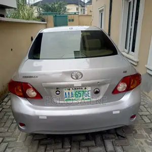 Toyota Corolla LE 4dr Sedan (1.8L 4cyl 4A) 2010 Silver