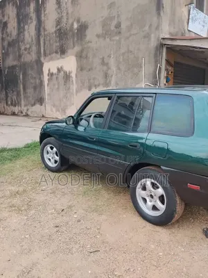 Toyota RAV4 Base FWD 1999 Green