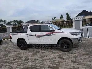 Toyota Hilux 2020 White