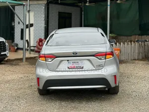 Toyota Corolla 2022 Silver