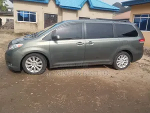 Toyota Sienna 2014 Gray