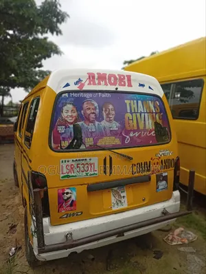 Suzuki APV Minibus 2023 Yellow